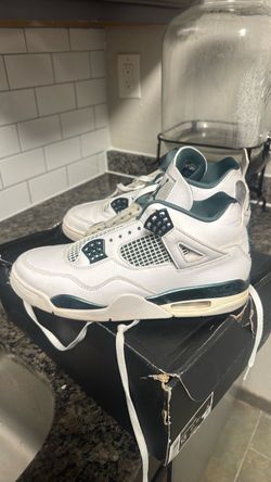 Men Jordan 4’s