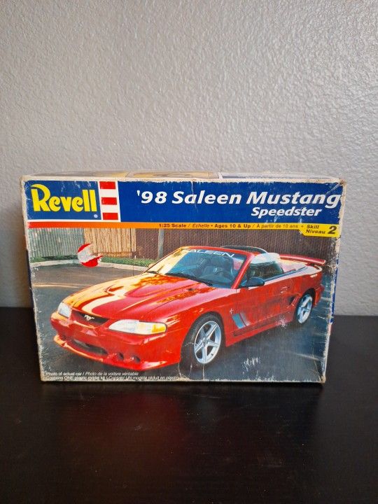 1/25 Revell 1998 Ford Saleen Mustang Speedster Convertible Plastic Model Kit