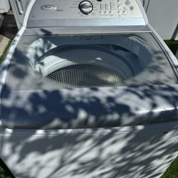 Bonita Labadora Tina Grande Marca Whirlpool 