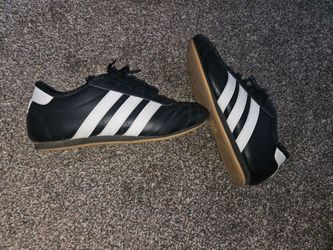 Boys indoor soccer shoes