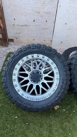 Lock Off-Road Wheels with TBB Tires