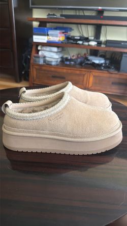 Uggs by kookaburra size 9