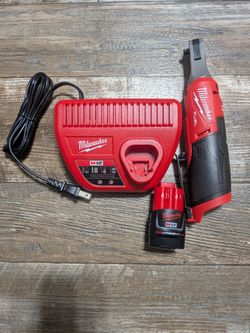 Milwaukee M12 FUEL 12V Lithium-Ion Brushless Cordless High Speed 1/4 in. Ratchet Kit