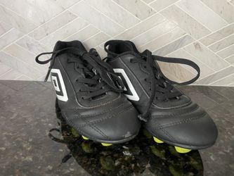 Umbro Finale Soccer Cleats Youth Size 2