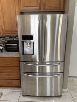 Samsung Stainless Steel French Door with Ice/Water dispenser on Door