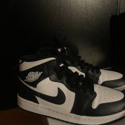 WOMAN ALR JORDAN 1 MID