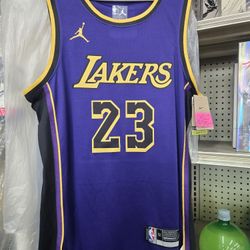 Brand New LA Lakers LeBron Swingman Jersey XL