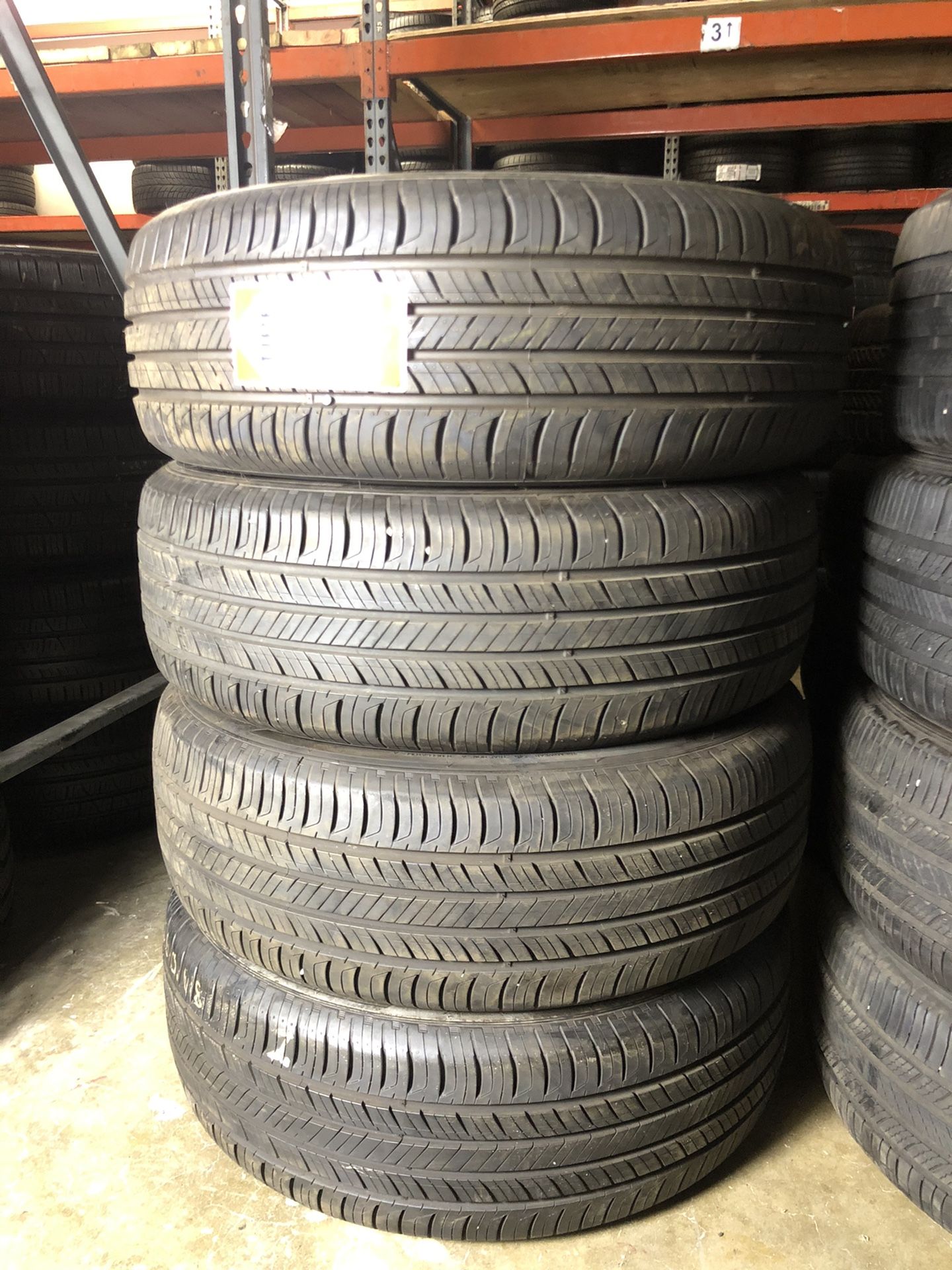 Hankook Kinergy 235/60r18