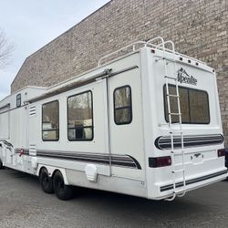 Alpenlite 5th Wheel Trailer Tows Great Nice Inside 2 Slides