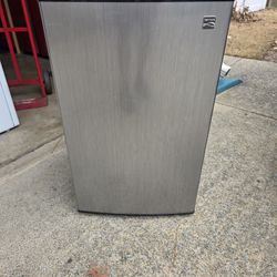 Kenmore 4.4 Cuft  Refrigerator with Freezer