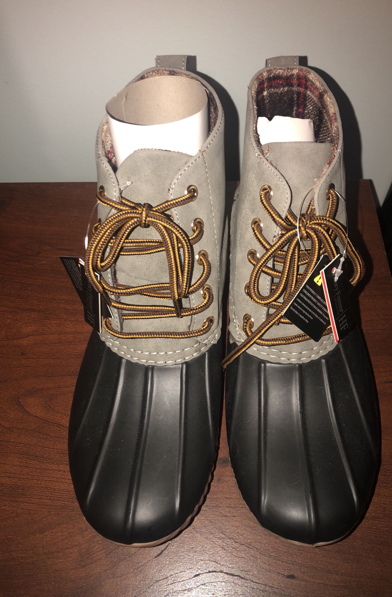 NEW Women’s size 11 all weather rubber duck boots
