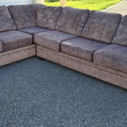 Sectional  (DELIVER OPTION)