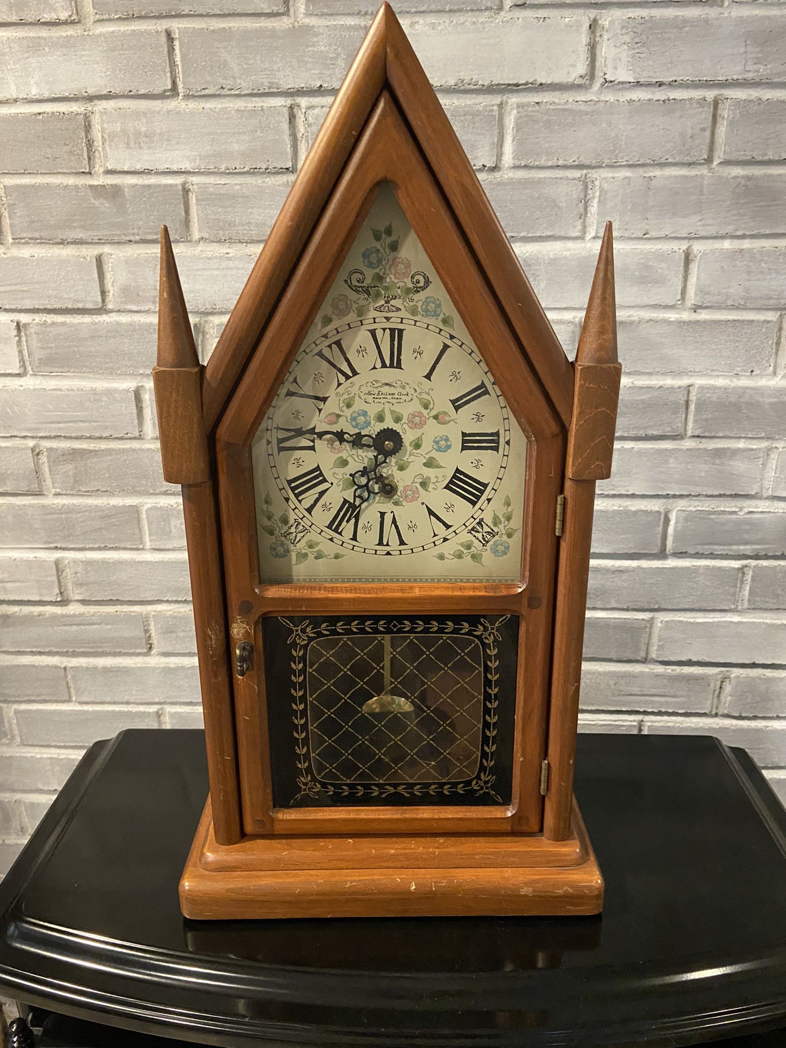 Vintage New England Clock Co. 8 Day Spring Wound Pendulum Clock