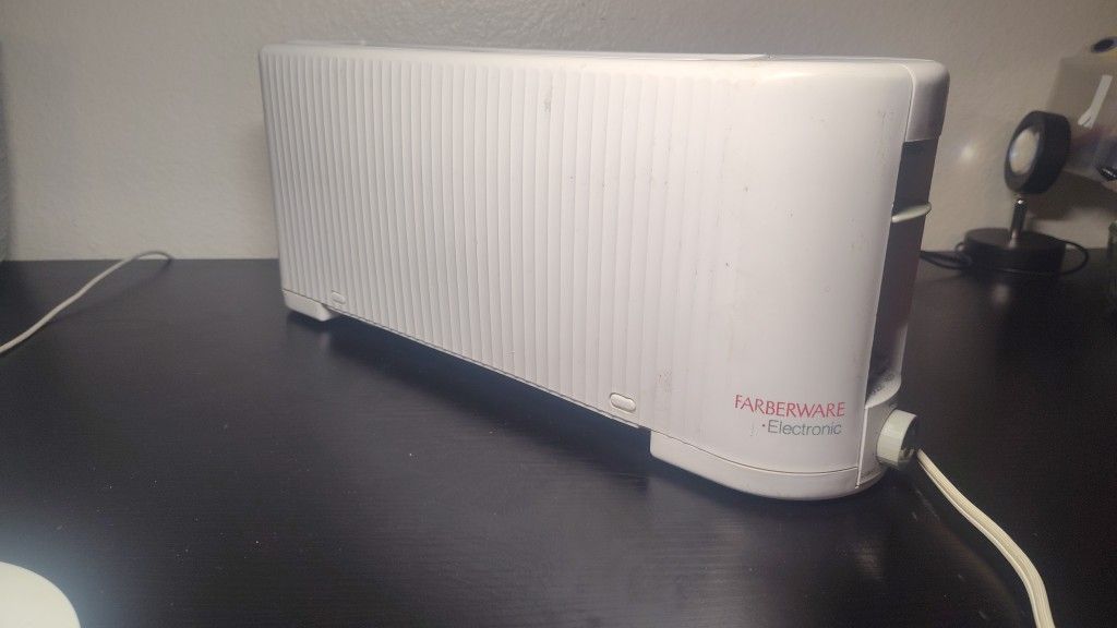 White Toaster Faberware Electronic