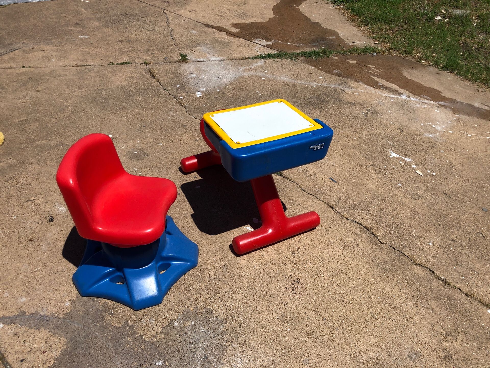 Kids desk and chair