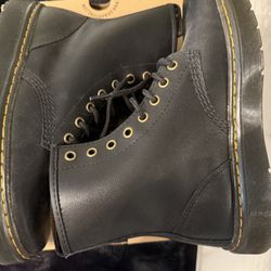 Dr. Martens Boots Size8 W