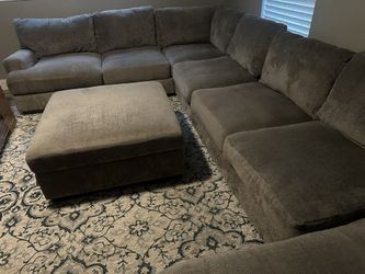 Bardarson 5 outlet piece sectional