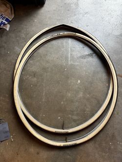 Bontrager R3 Tires - 700x23 (2 tires and 2 tubes)
