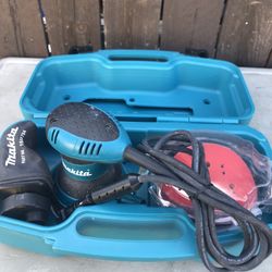 Makita BO5030 - 5" Random Orbit Sander 