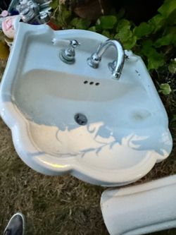 American Standard Pedestal Sink – Complete with Faucet & Pop-Up Drain – Great Condition