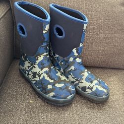 Size 2 / 3 Camo Boots