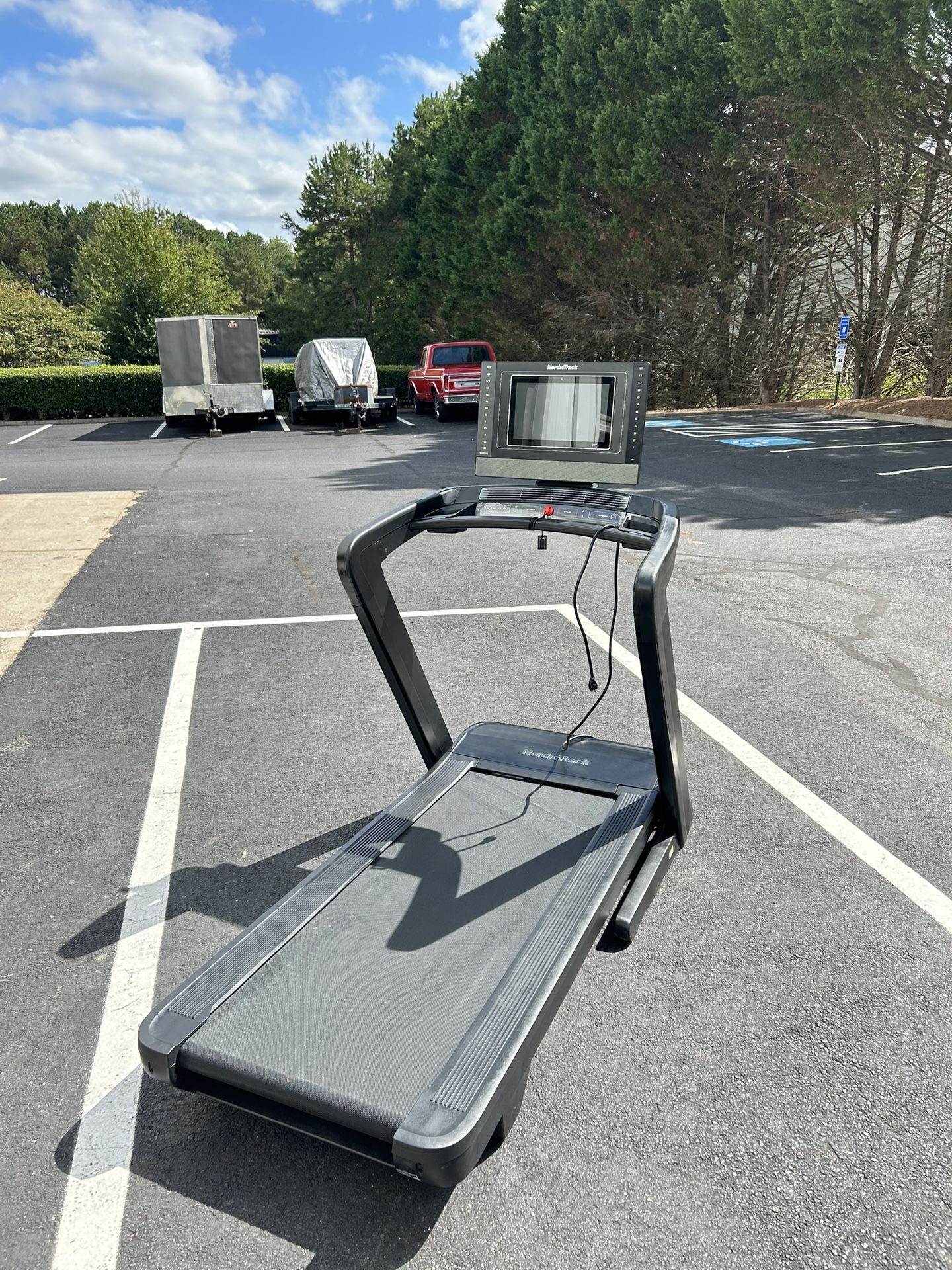 Free Delivery NordicTrack Commercial 1750 Brand New