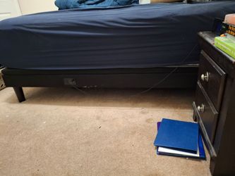 Leggett and Platt 500 Series Adjustable Queen Bedframe