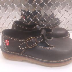 Women's Size 7.5/8 Black Shoes DuckFeet