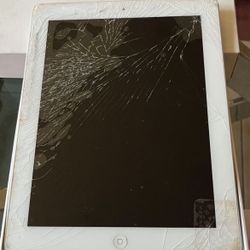 Working excellently Ipad ( Need Screen Repair).  SALE Only $50. 🍀