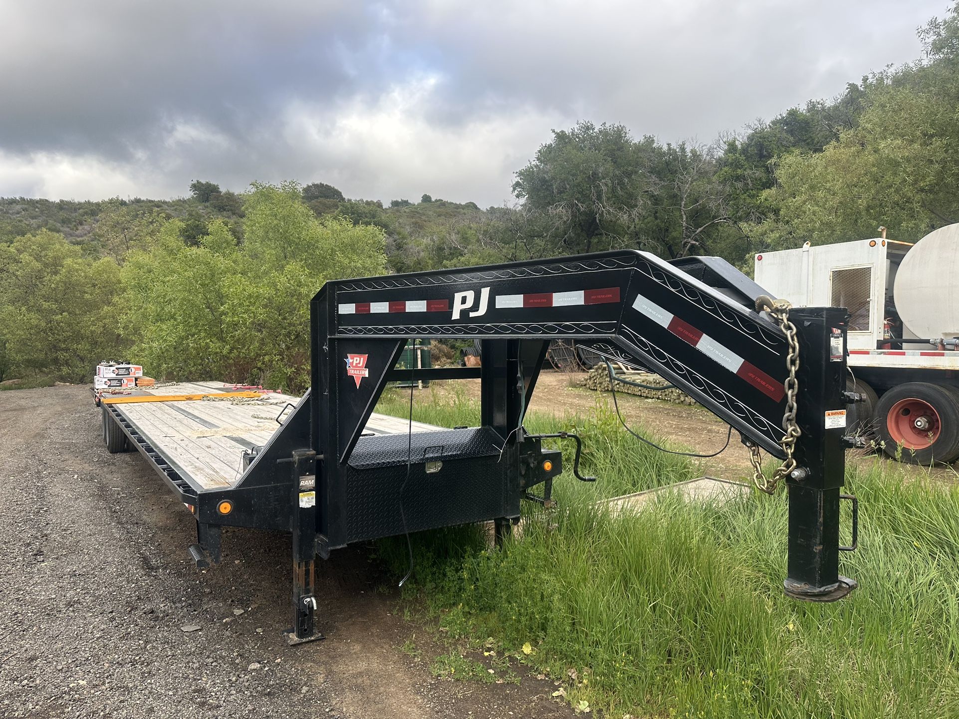 2024 PJ 25k Lb GVWR 40ft Deck Gooseneck