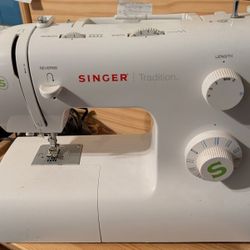 Used Singer Traditional Sewing Machine