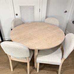 Modern Dining Table And Chair Set Excellent Condition