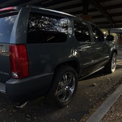 2010 Cadillac Hybrid Escalade