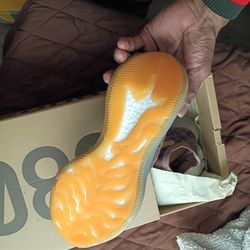 Yeezys shoes brand new