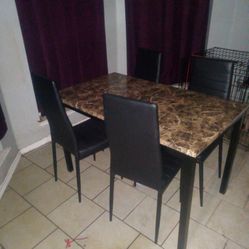 Table With 4 Chairs 