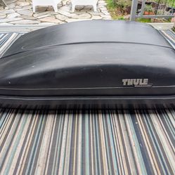 Thule Weekender Roof Cargo Box