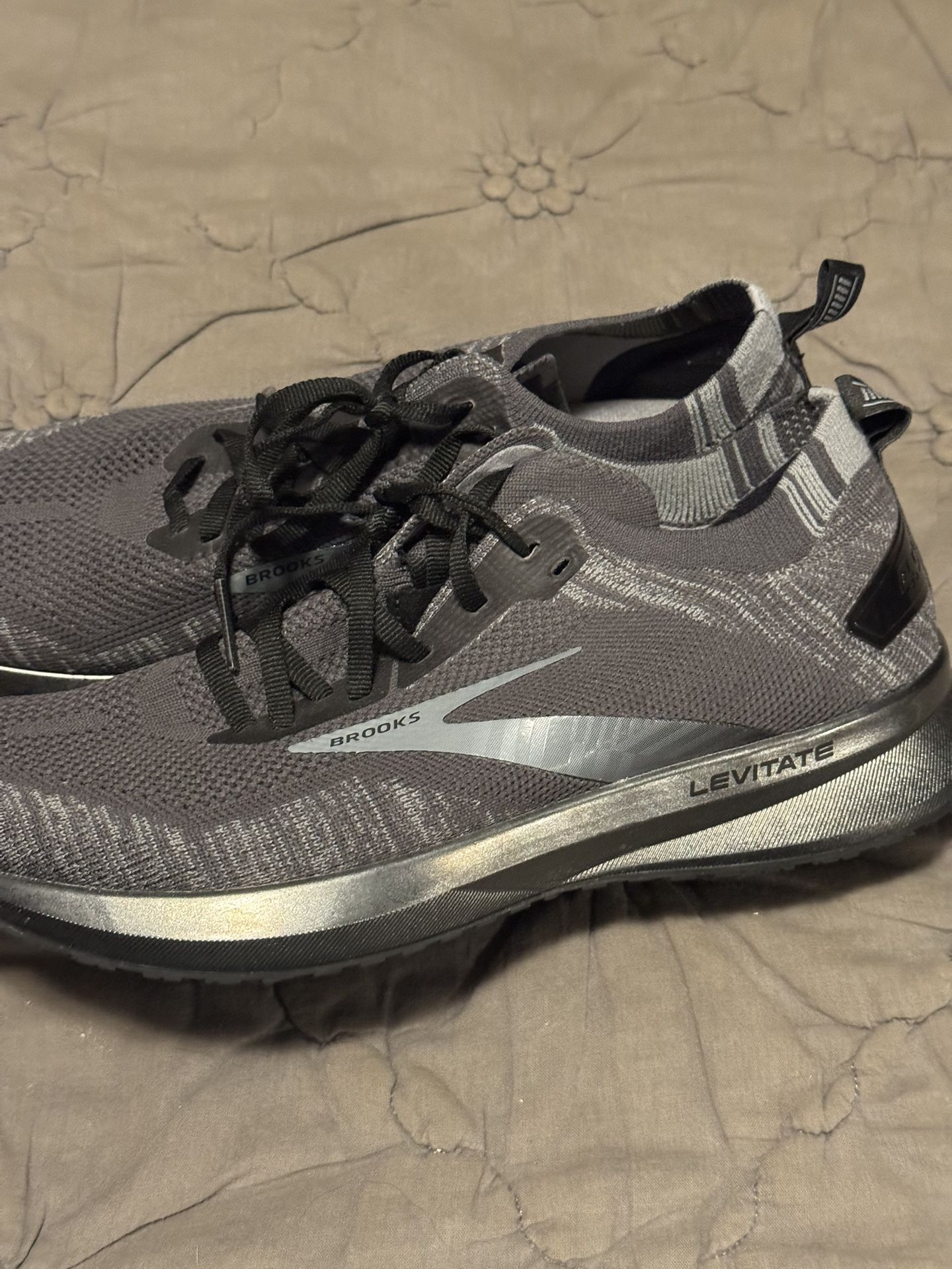 Brooks Levitate, Men’s Size 8