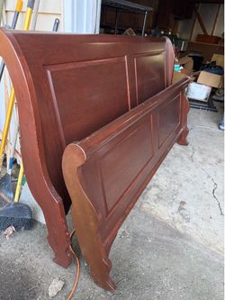 P.M. bedroom set sleigh style