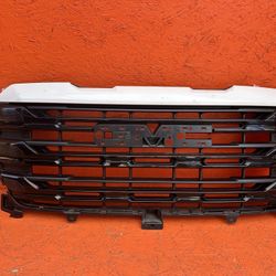 2022 2023 2024 GMC SIERRA 1500 FRONT GRILLE WITHOUT CAMERA OEM