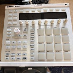 Native Instruments Maschine MK2 Drum Machine