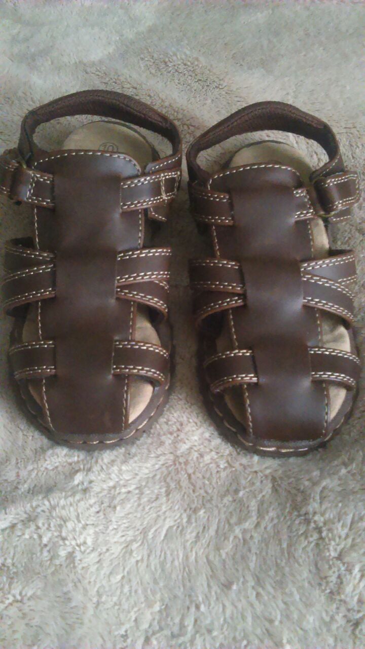 Buster Brown new, size 10