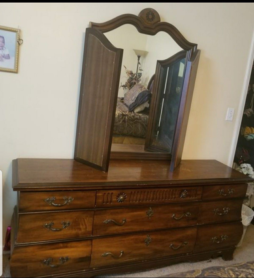 Bassett bedroom set. for Sale in Apex, NC - OfferUp