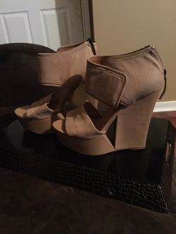 L.A.M.B High Heel Wedge Size 10