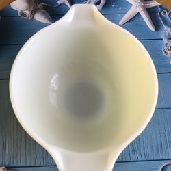 Pyrex 1-1/2 pint oven ware bowl