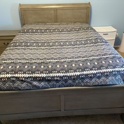 Queen Bedroom Set 