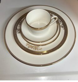 Vera Wang Wedgewood Lace Gold Fine China