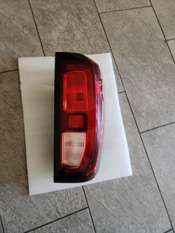 19-24 GMC SIERRA RIGHT PASSENGER TAIL LIGHT