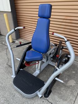 Star Trac ISO Lateral Leverage Vertical Chest Press- Olympic Weight Plate Loaded