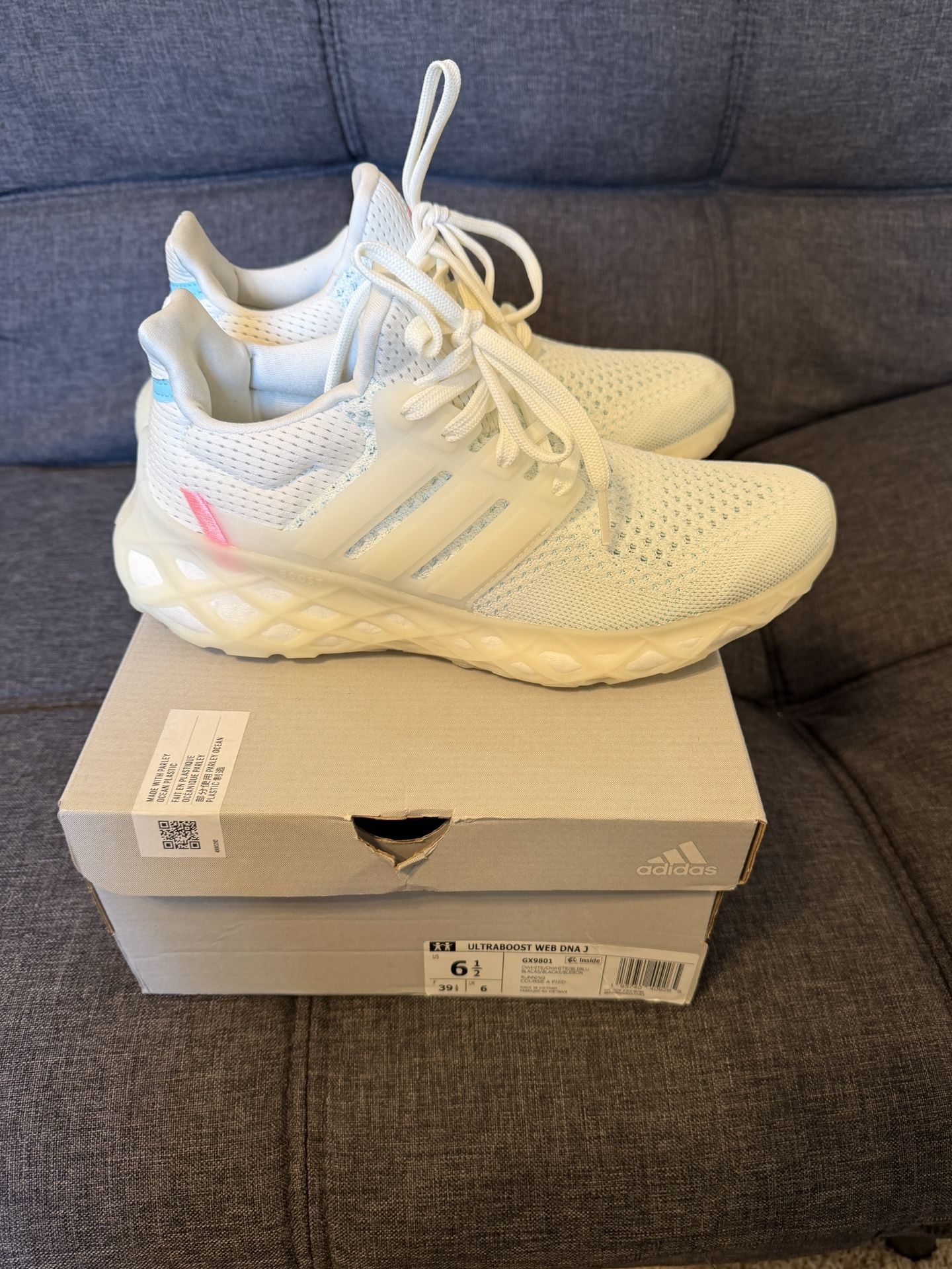 Ultraboost Web DNA. Juniors 6.5