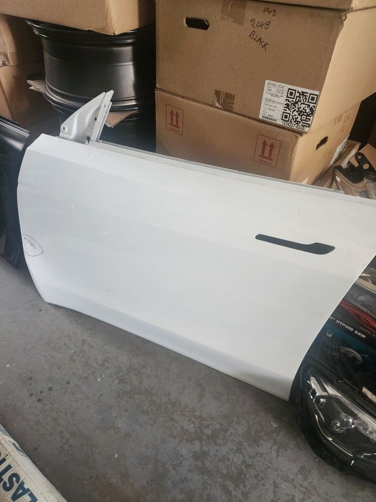 2020-2025 Tesla Model Y Left Front Door Shell 
